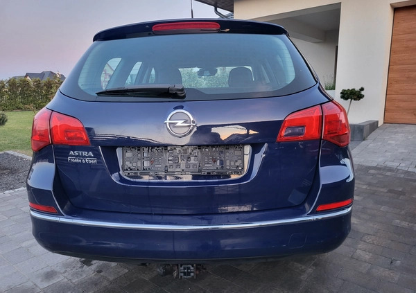 Opel Astra cena 28900 przebieg: 156000, rok produkcji 2015 z Borne Sulinowo małe 79